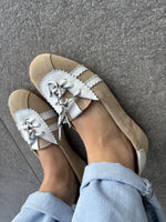 Ballerina in camoscio