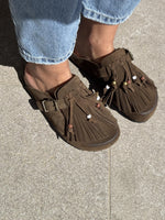 Mules in camoscio