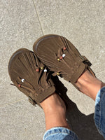 Mules in camoscio