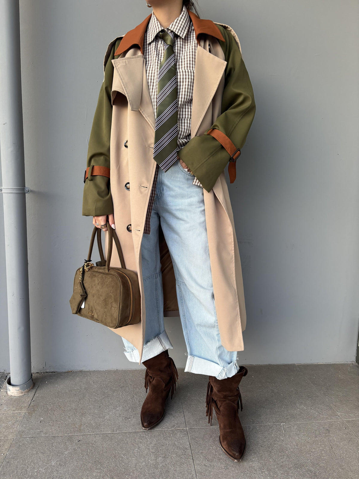 Trench bicolor