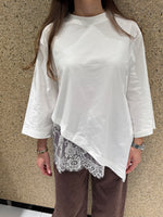 T-shirt over pizzo