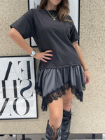 Abito in maglia con pizzo finale