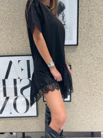 Abito in maglia con pizzo finale