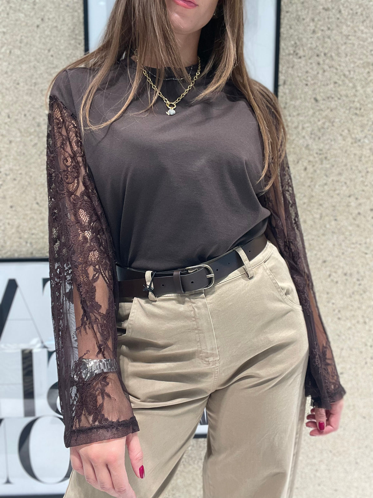 T-shirt con manica in pizzo