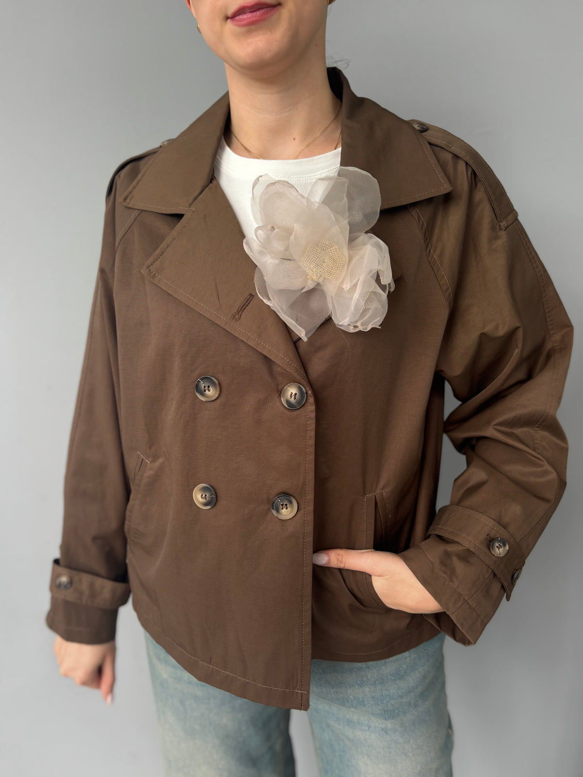 Trench con fiore