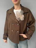 Trench con fiore