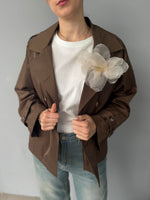Trench con fiore