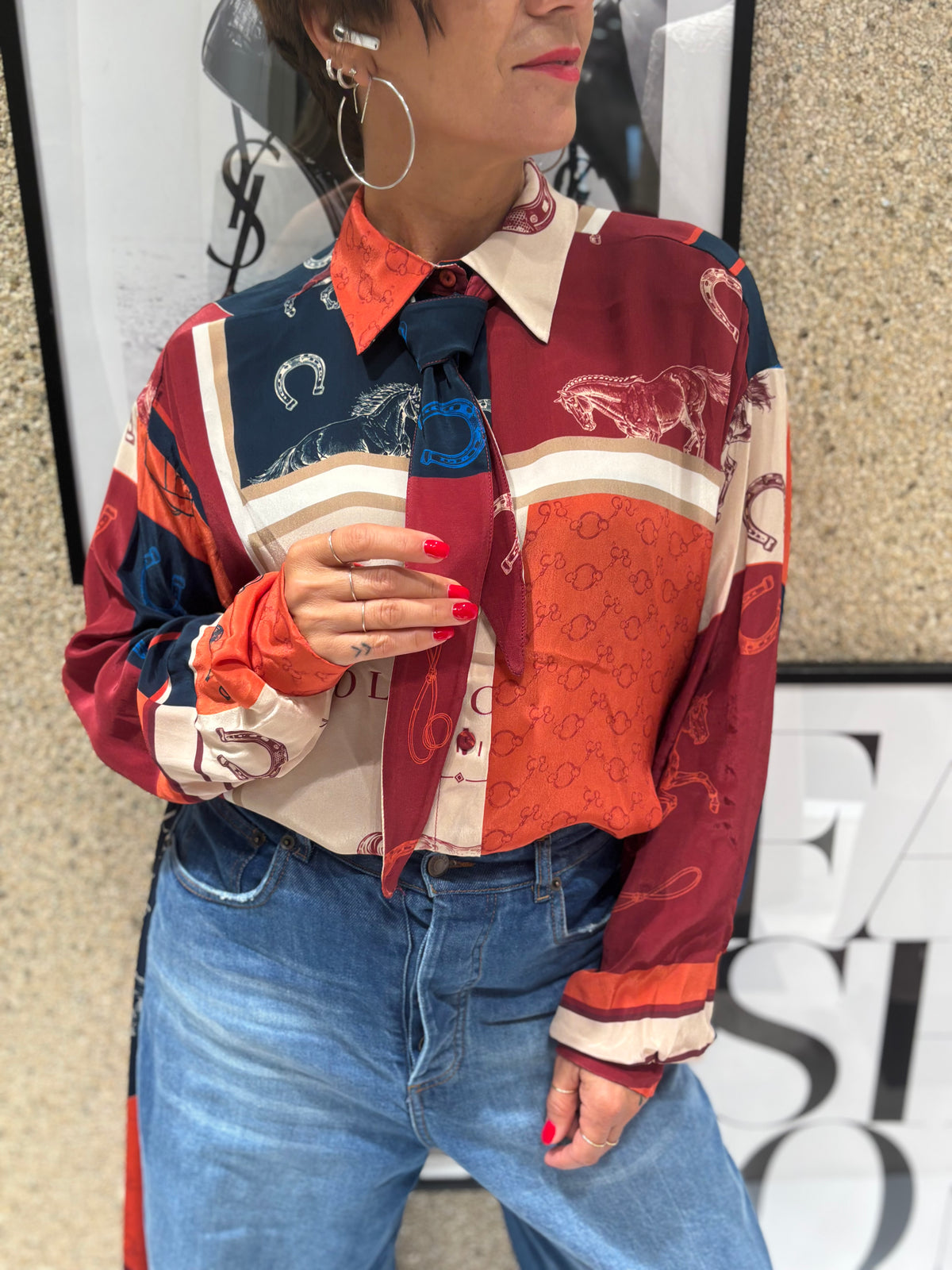 Camicia con foulard fantasia
