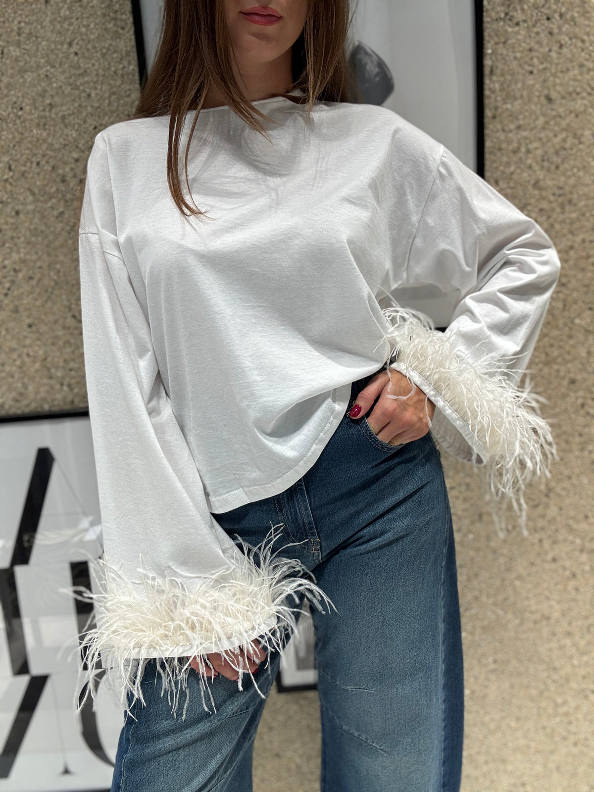 T-shirt manica lunga con piume finali