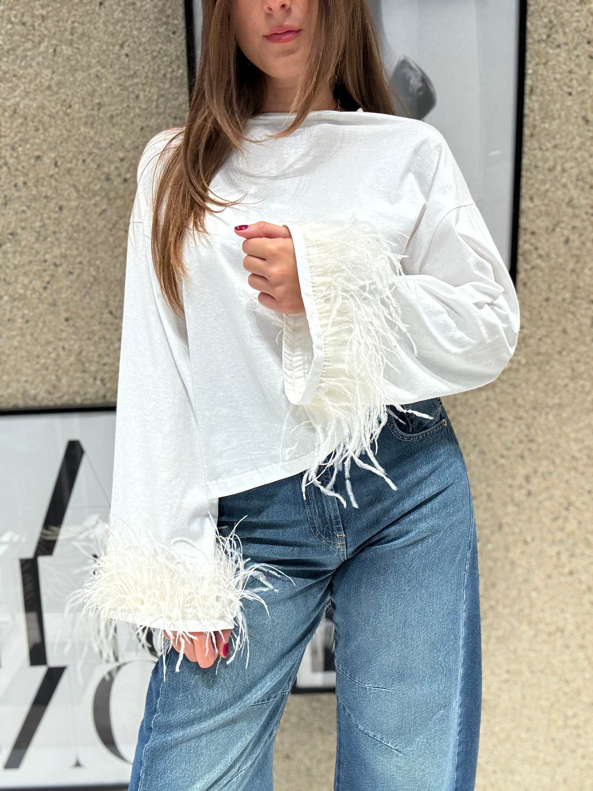 T-shirt manica lunga con piume finali