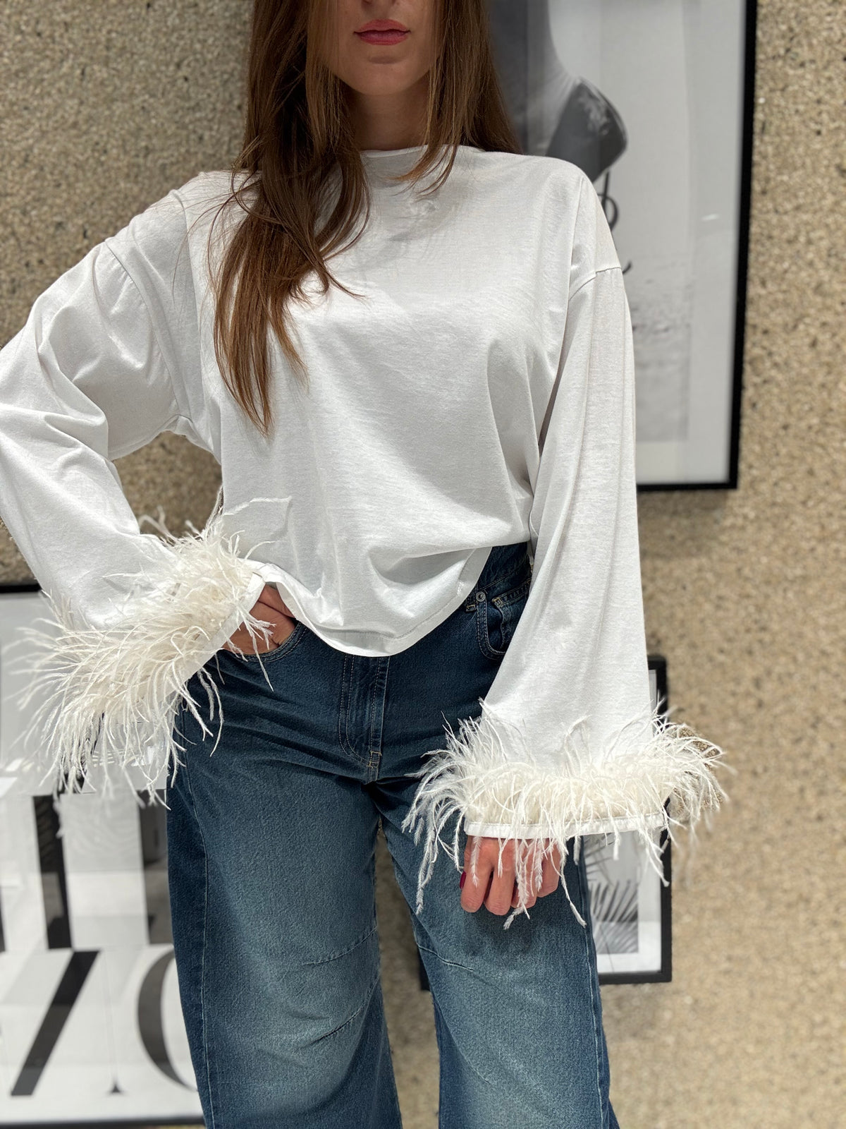 T-shirt manica lunga con piume finali