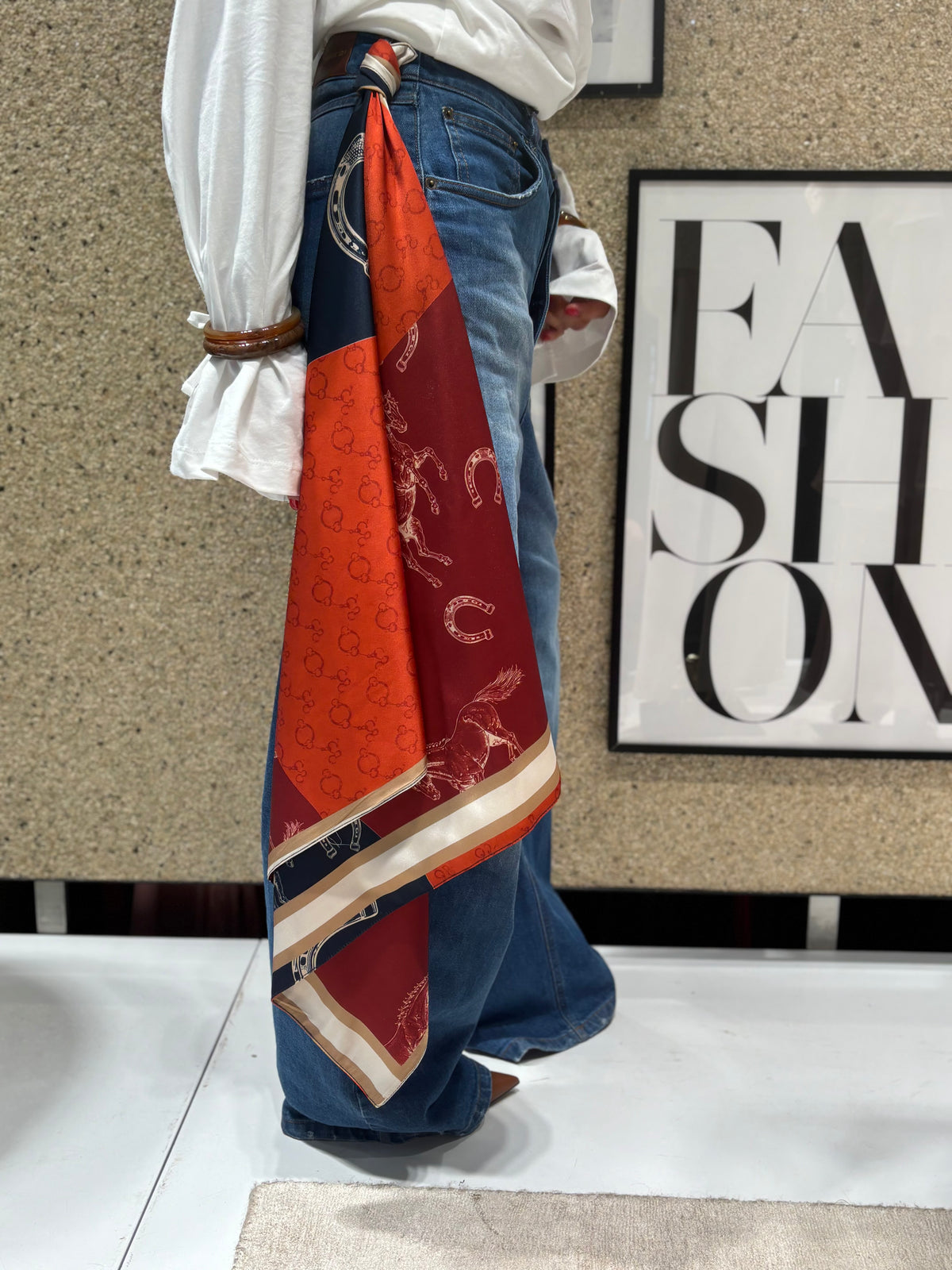 Jeans palazzo con foulard